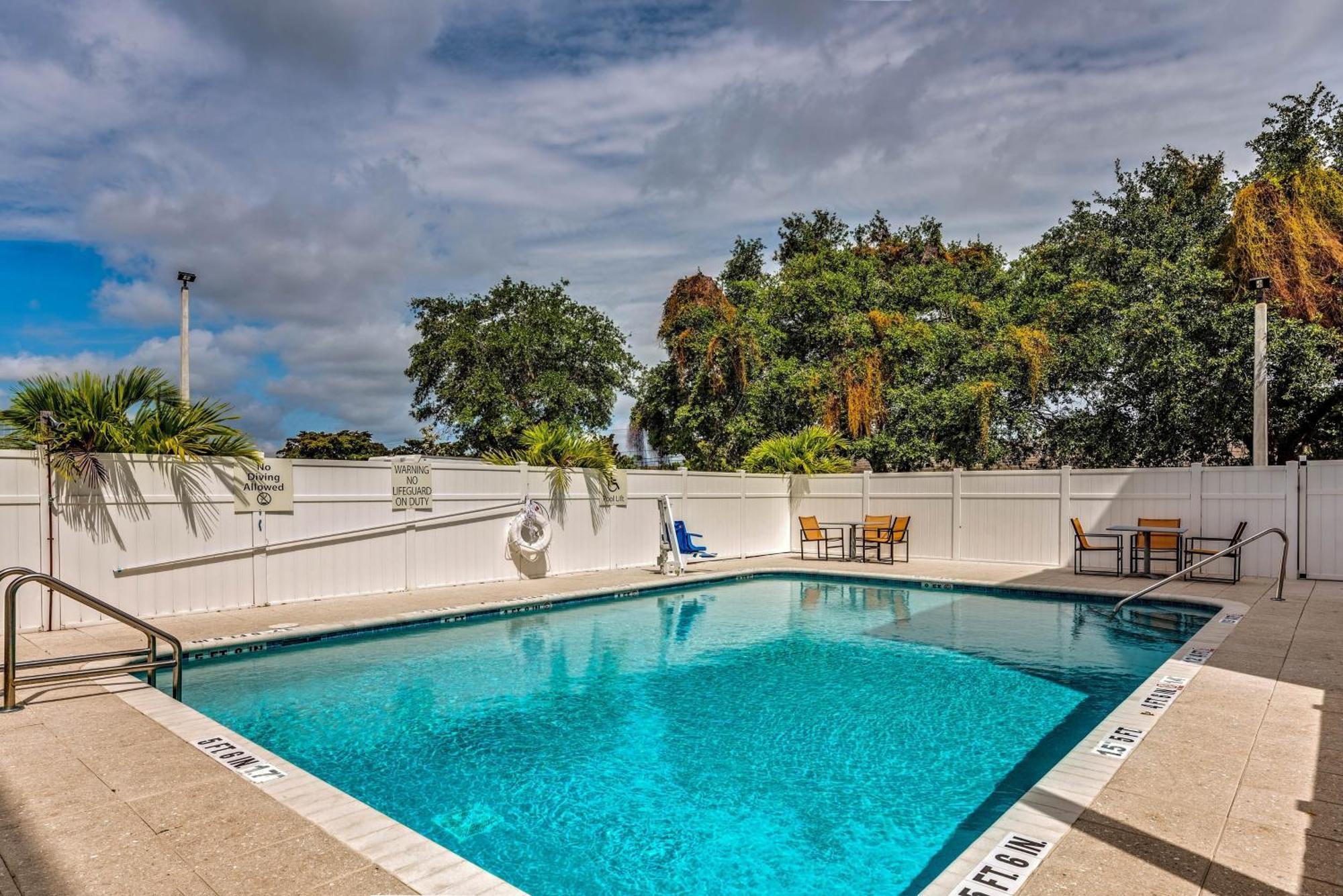 Holiday Inn Express & Suites Boynton Beach West By Ihg Экстерьер фото