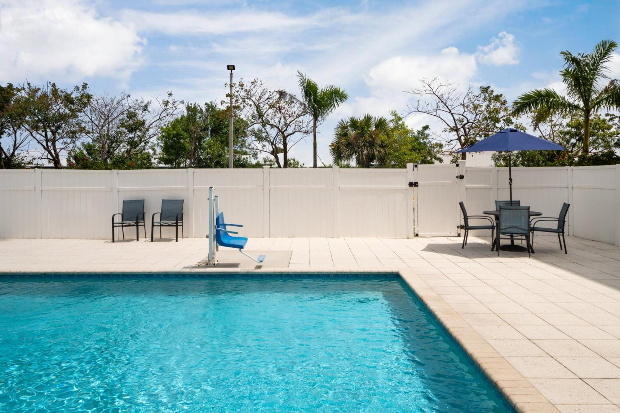 Holiday Inn Express & Suites Boynton Beach West By Ihg Экстерьер фото