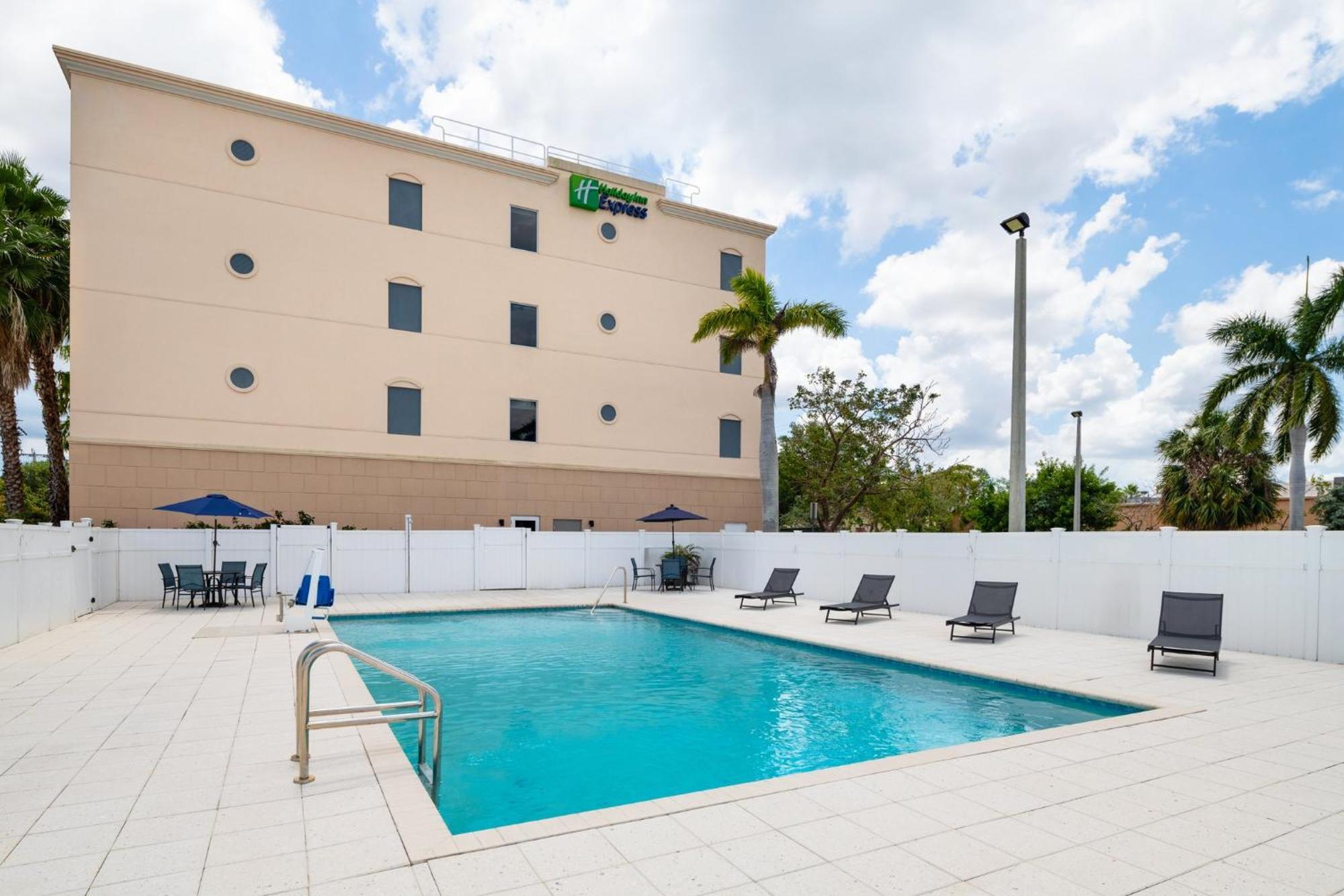 Holiday Inn Express & Suites Boynton Beach West By Ihg Экстерьер фото